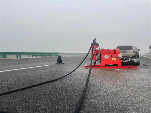 盐边马路路基路面开裂下沉注浆加固灌浆